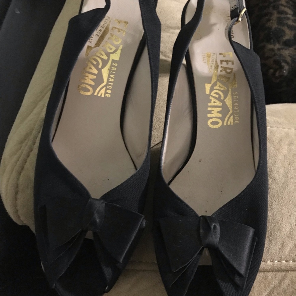 Salvatore Ferragamo satin pumps classic sz 9,5 AA Vintage